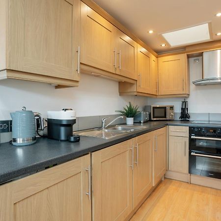 Starhost Residences - Central 3 Bed Apartment At Regents Court, Newbury Newbury  Exterior foto