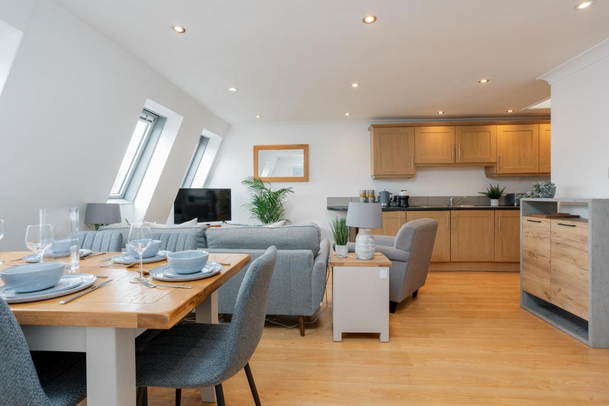 Starhost Residences - Central 3 Bed Apartment At Regents Court, Newbury Newbury  Exterior foto