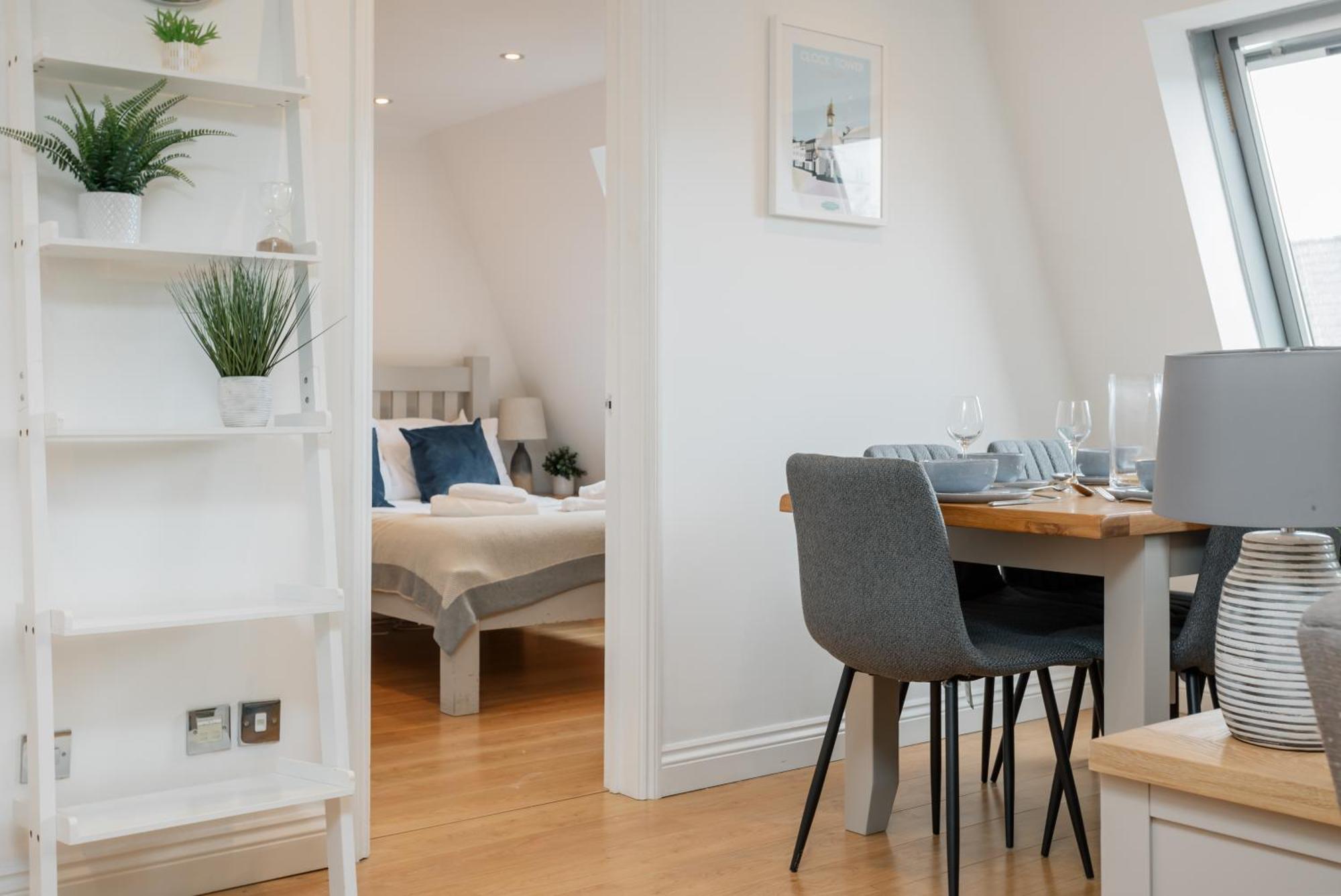 Starhost Residences - Central 3 Bed Apartment At Regents Court, Newbury Newbury  Exterior foto